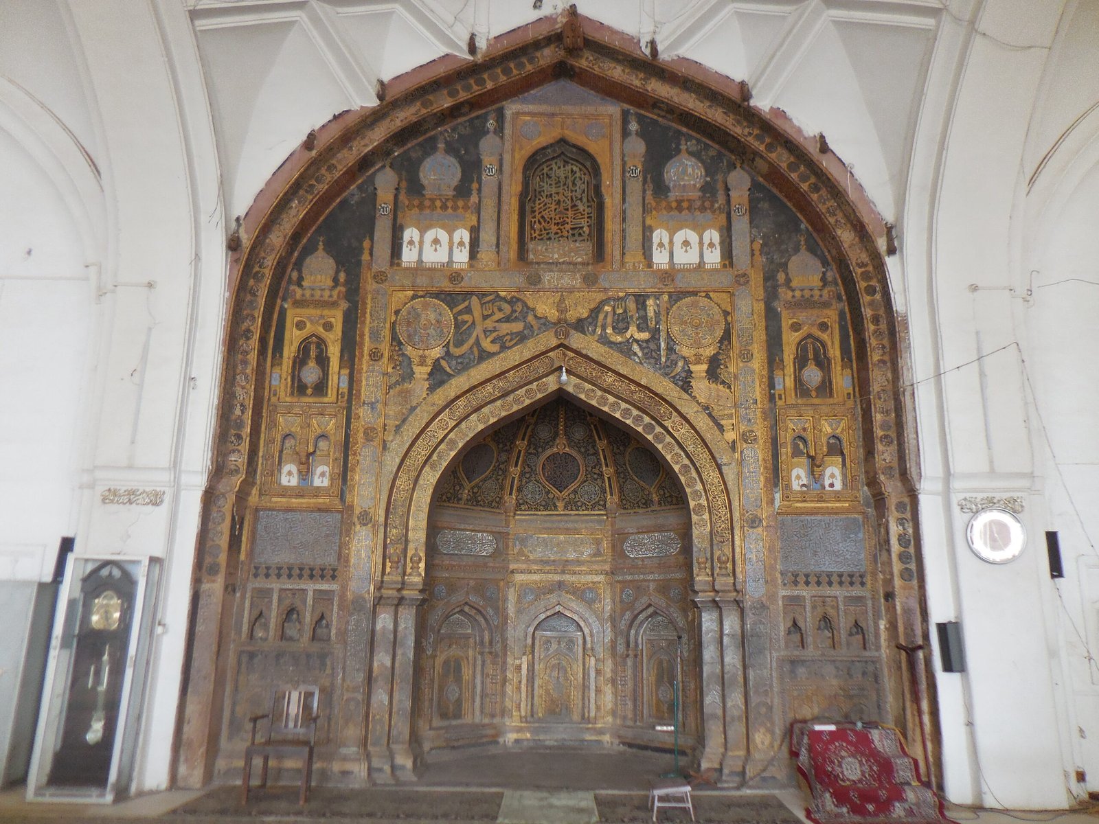 In a Mimetic World:  Mirroring of Textile References in the Jami Masjid